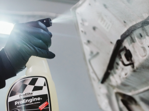ProEngine+ | Płyn do mycia silników Produkt przeznaczony do czyszczenia nawet najgorszych zabrudzeń powstałych na silniku. Świetnie usuwa olej, tłuszcz, smar i inne, trudne plamy powstałe podczas codziennego używania.